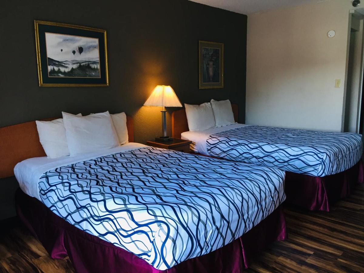 Bear Mount Inn & Suites Pigeon Forge Exteriör bild