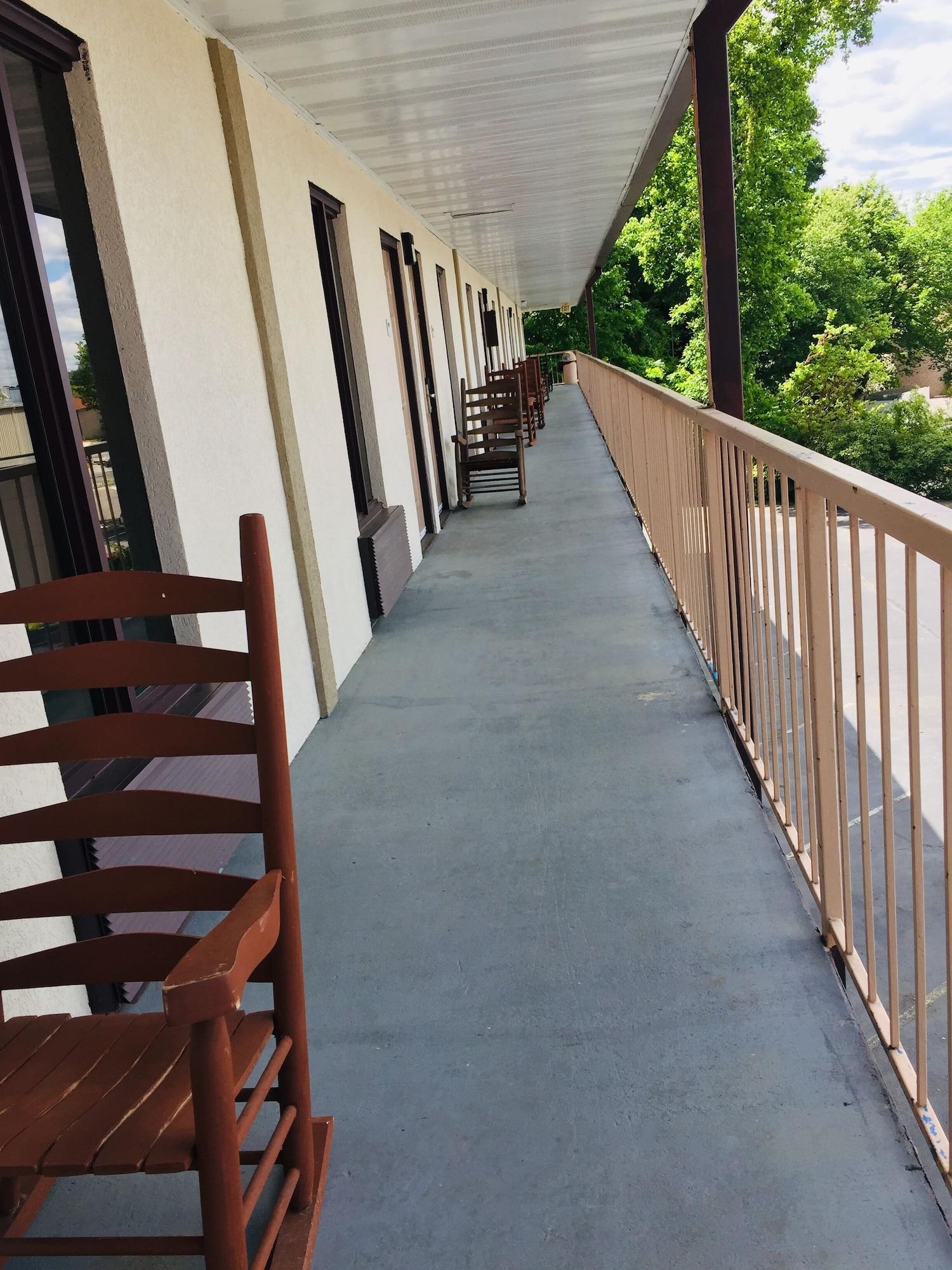 Bear Mount Inn & Suites Pigeon Forge Exteriör bild