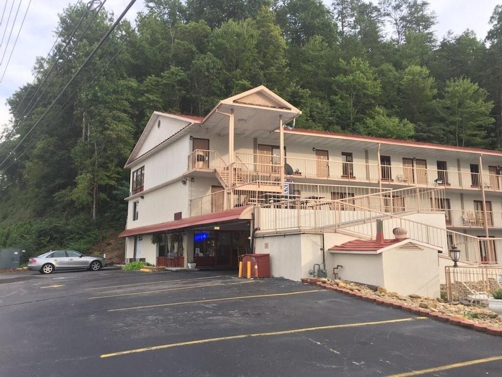 Bear Mount Inn & Suites Pigeon Forge Exteriör bild