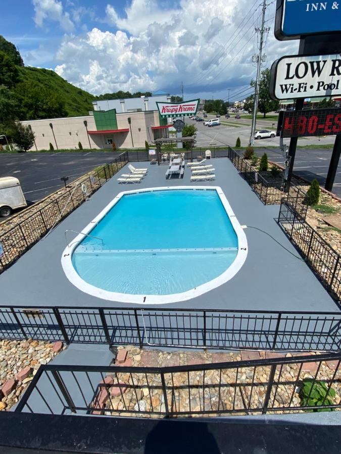 Bear Mount Inn & Suites Pigeon Forge Exteriör bild