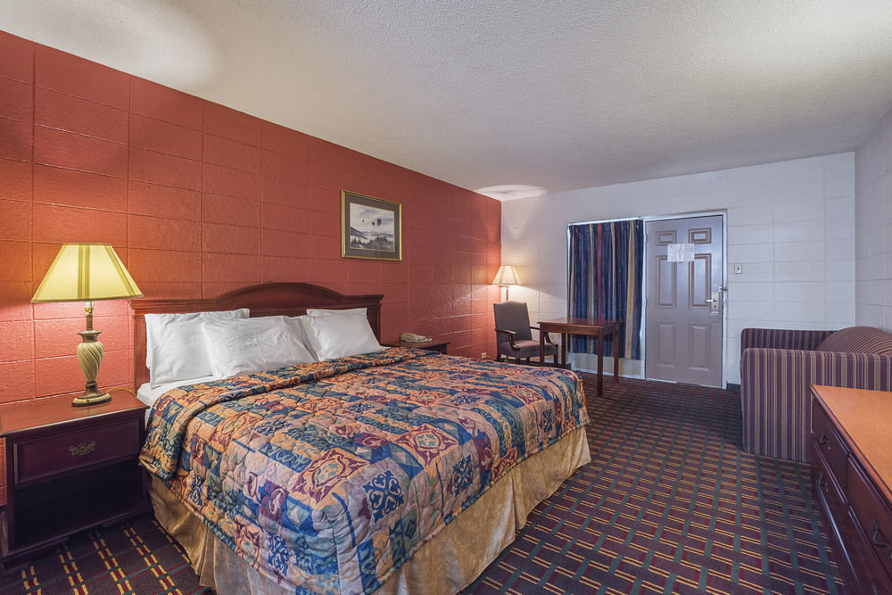 Bear Mount Inn & Suites Pigeon Forge Exteriör bild