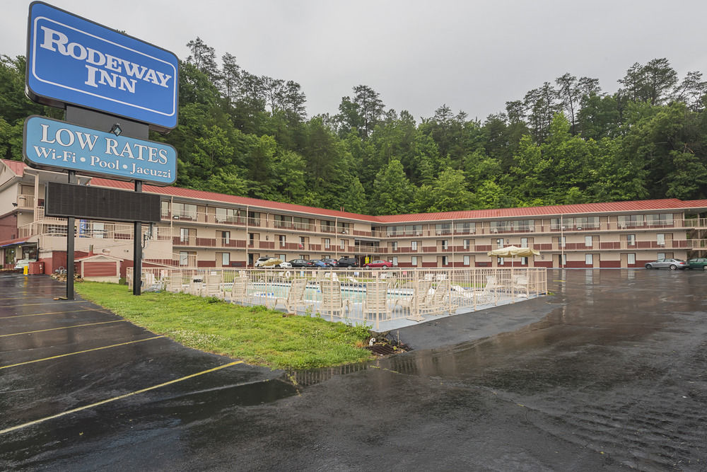 Bear Mount Inn & Suites Pigeon Forge Exteriör bild