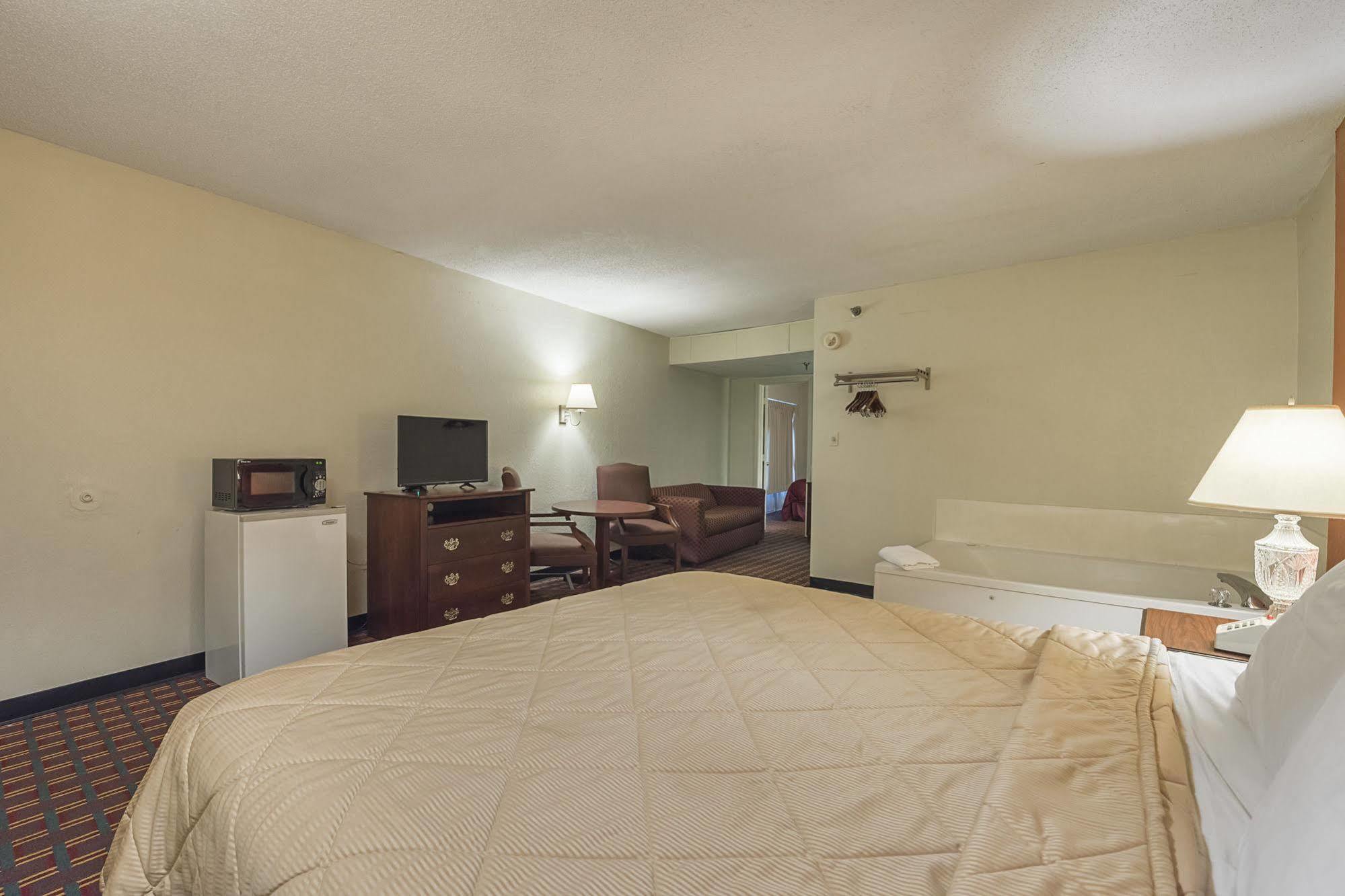 Bear Mount Inn & Suites Pigeon Forge Exteriör bild