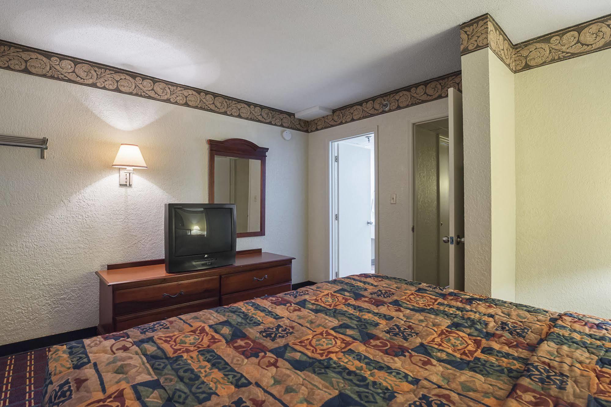 Bear Mount Inn & Suites Pigeon Forge Exteriör bild
